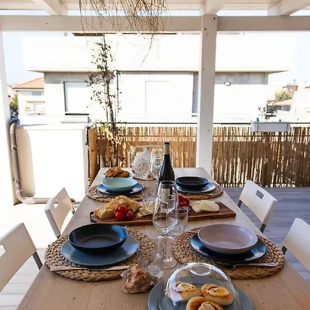 Apartment Zefiro Zona Mare E San Bartolo By Yohome *