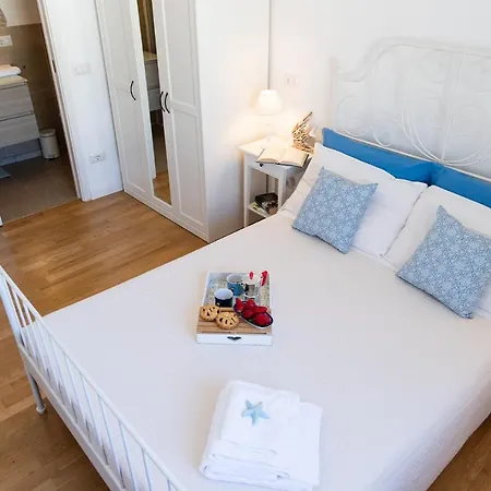 Apartment Zefiro Zona Mare E San Bartolo By Yohome *
