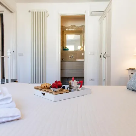 Apartment Zefiro Zona Mare E San Bartolo By Yohome