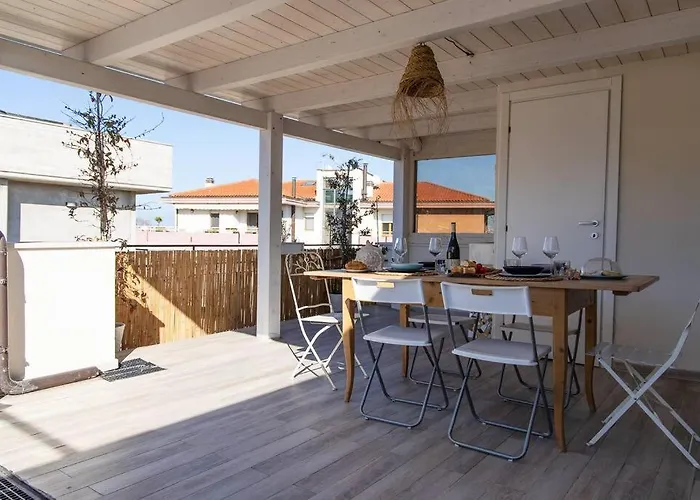 Apartment Zefiro Zona Mare E San Bartolo By Yohome *