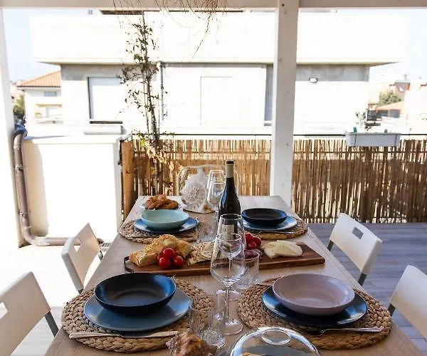 Apartment Zefiro Zona Mare E San Bartolo By Yohome *