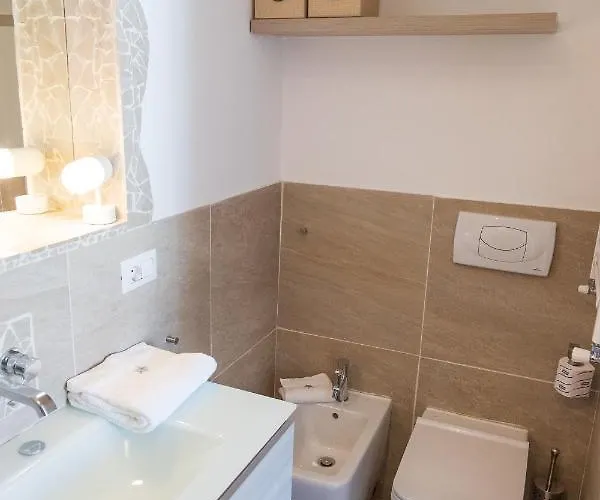 Apartment Zefiro Zona Mare E San Bartolo By Yohome *